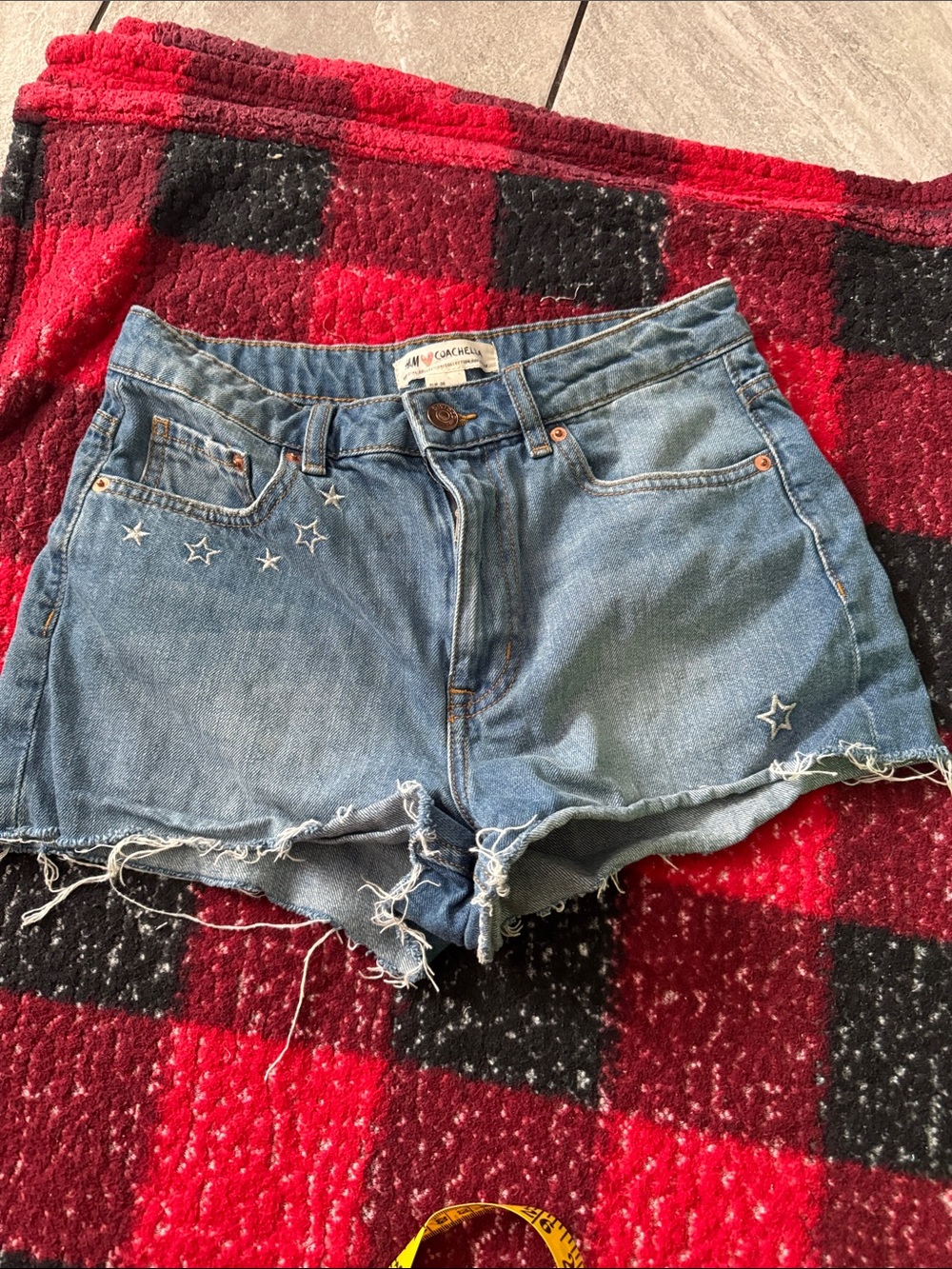 H&M Vintage High-Rise Star Embroidered Denim Shorts - Light Blue (Coachella)